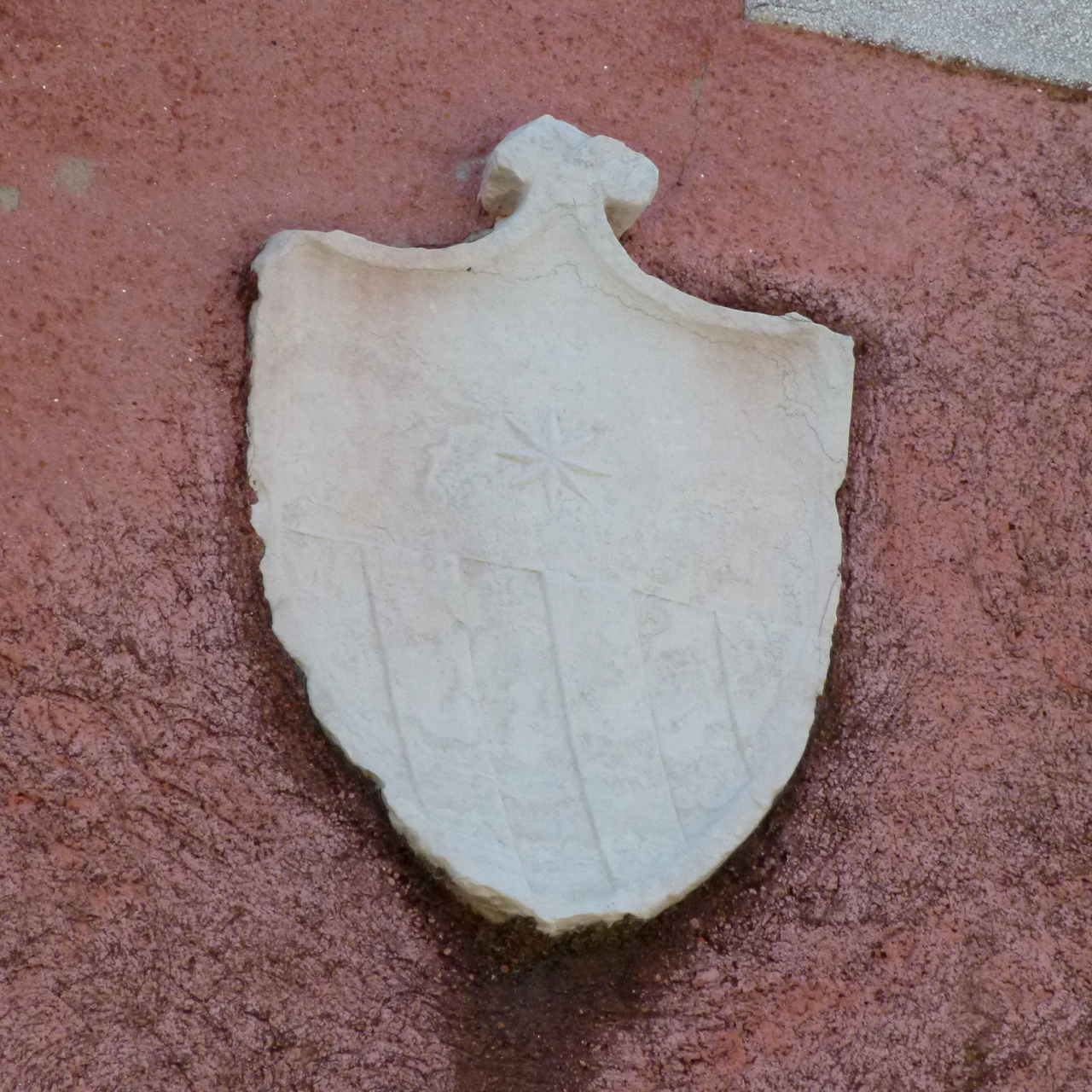 stemma gentilizio (rilievo, opera isolata) - ambito veneziano (inizio sec. XVI, sec. XVI)