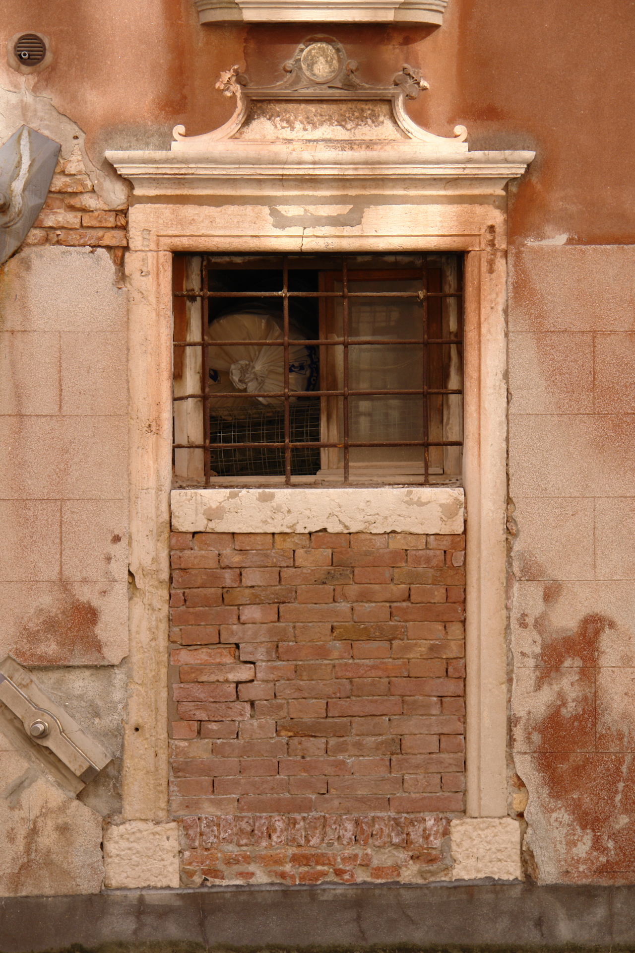 elementi decorativi (sovrapporta, opera isolata) - ambito veneziano (sec. XVII)