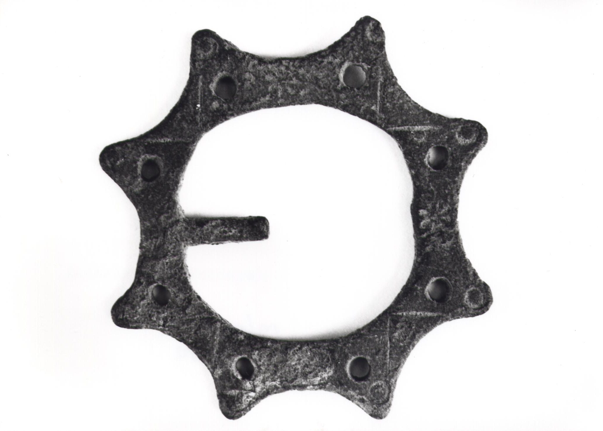 fibbia, con protuberanze (sec. VI d.C)