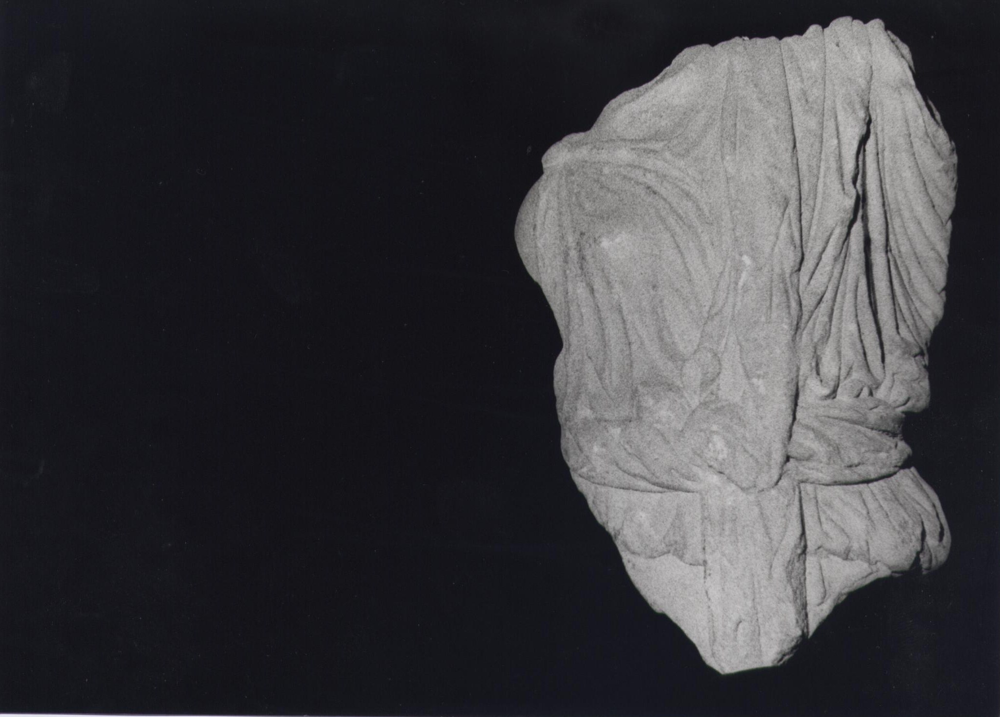 personaggi: personaggio femminile (statua/ frammento) (secc. I d.C./ II d.C)