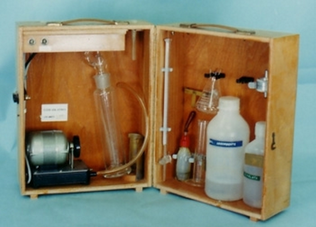 kit portatile per analisi (seconda metà sec. XX)