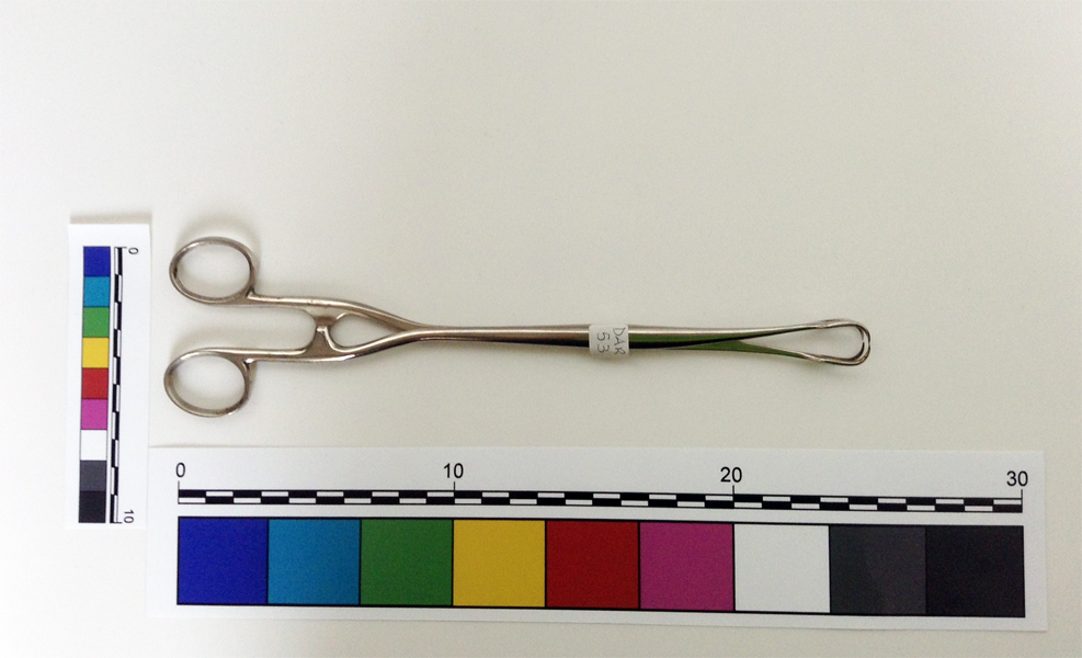 Pinza da aggancio dritta a due denti (pinza, Strumento medico) (XX sec)