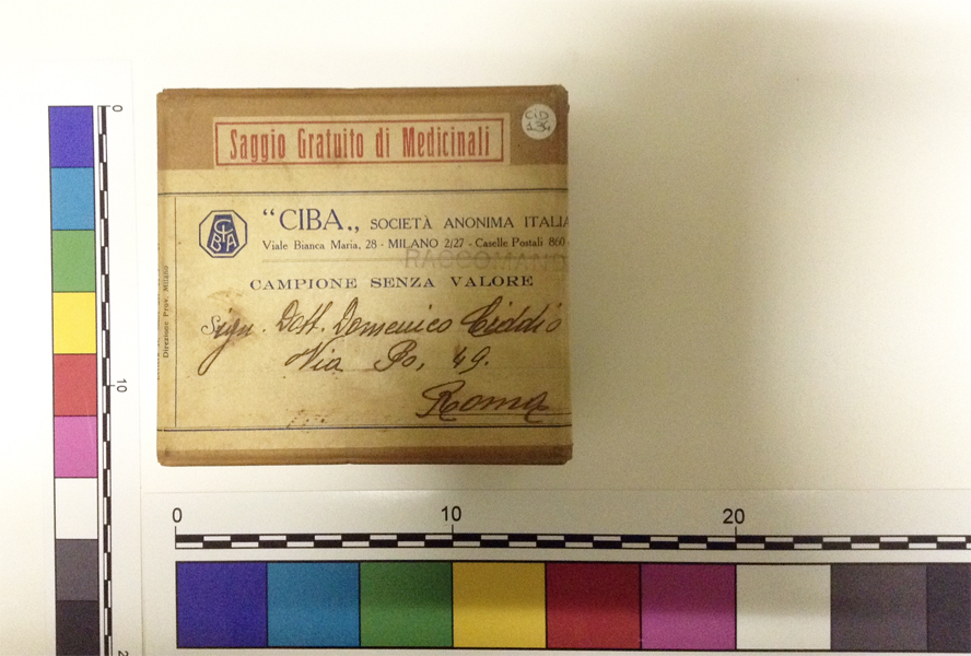 Scatola in cartone contenente un saggio gratuito di medicinali “CIBA”, peristaltica in soluzioni a varie percentuali (scatola, Strumento medico) (XX sec)