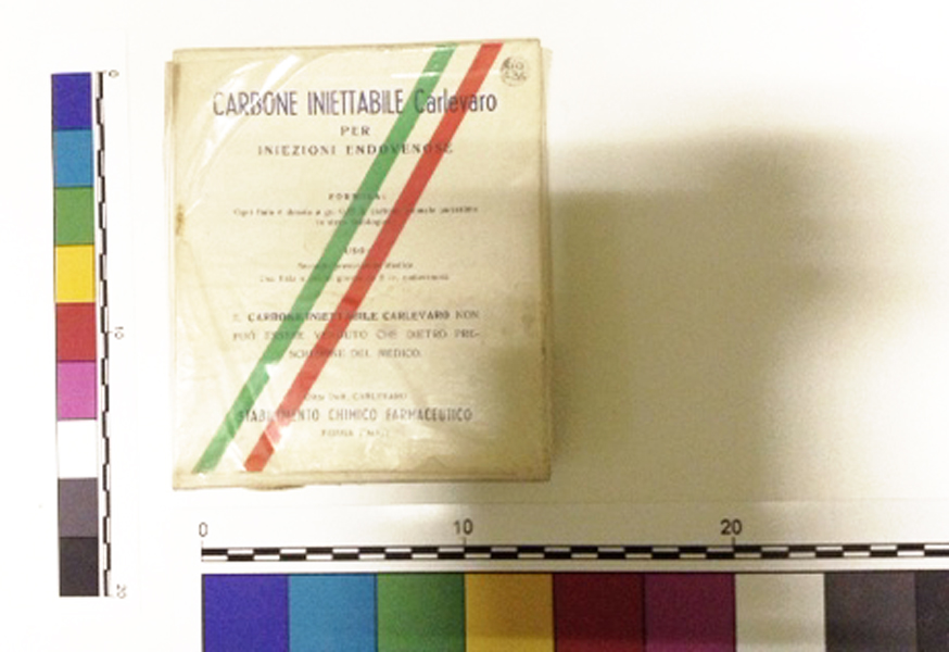 Scatola in cartone contenente sei fiale di carbone iniettabile per via endovenosa “Carvelaro” (scatola, Strumento medico) (XX sec)