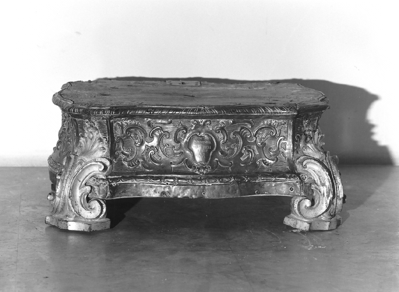 piedistallo di statua, opera isolata - bottega Italia meridionale (sec. XVIII)