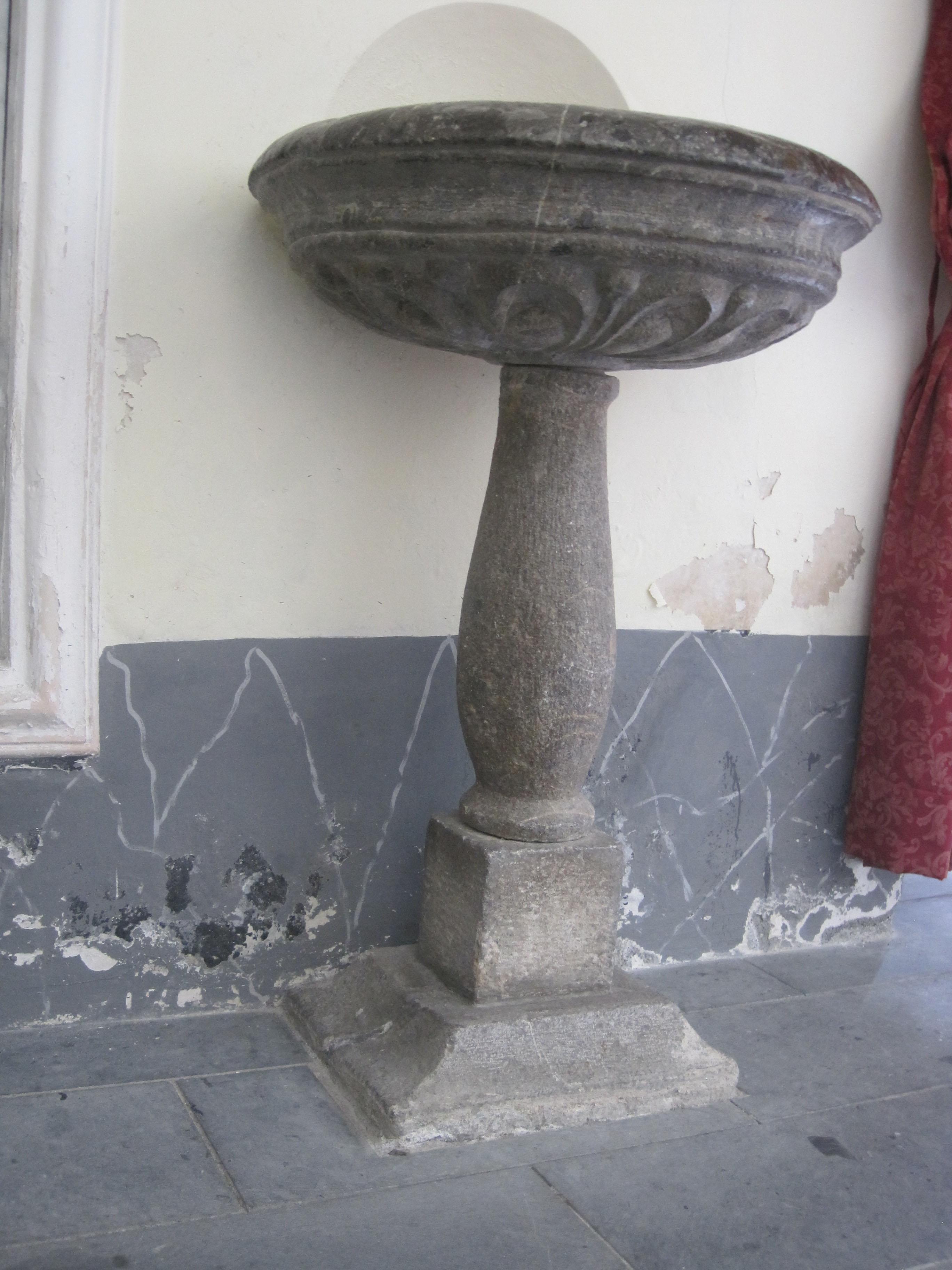 acquasantiera, opera isolata - bottega calabrese (sec. XV, sec. XVI)