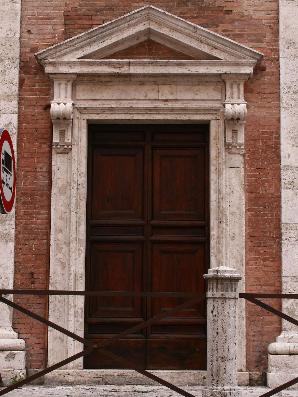 soggetto assente (portale, coppia) di Tristano Giovanni, Maestro Silvio di M. Mariano (sec. XVI)