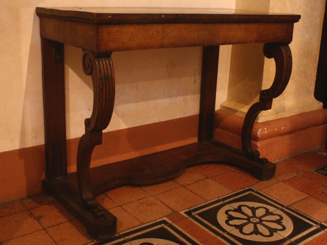 soggetto assente (console, opera isolata) - bottega Italia centrale (prima metà sec. XIX)