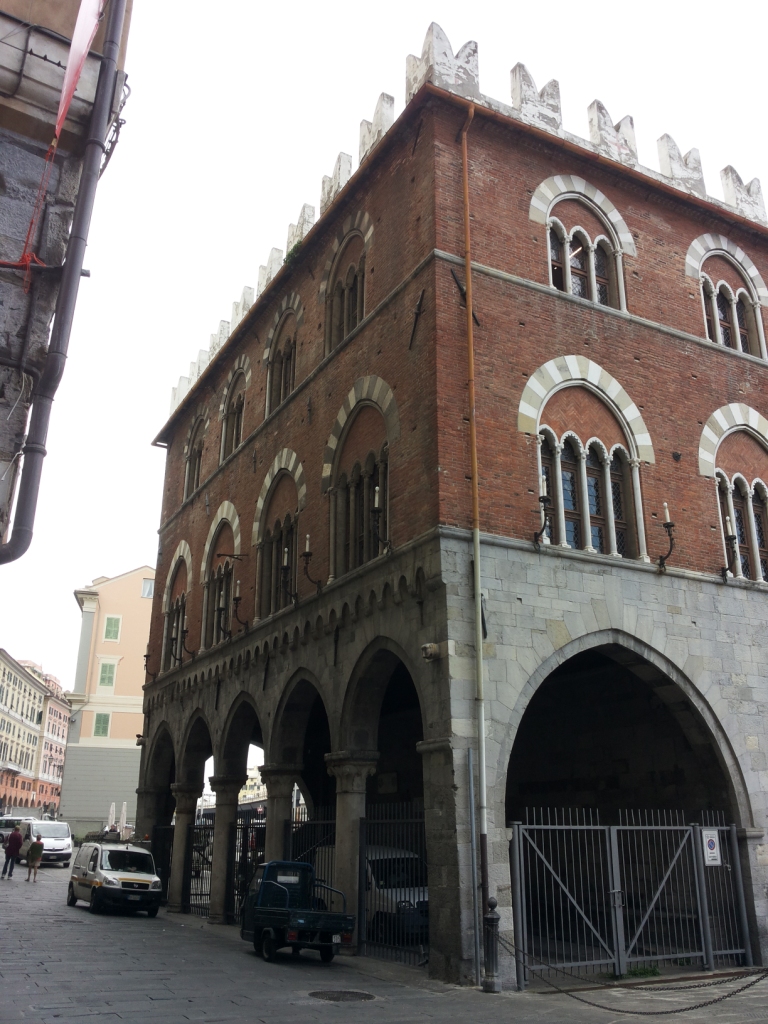 Palazzo San Giorgio con edicola votiva (palazzo, pubblico) - Genova (GE)  <br>Condizioni d'uso: <a class='link-esterno' href='https://docs.italia.it/italia/icdp/icdp-pnd-circolazione-riuso-docs/it/v1.0-giugno-2022/testo-etichetta-BCS.html' target='_bcs'>Beni Culturali Standard (BCS)</a>