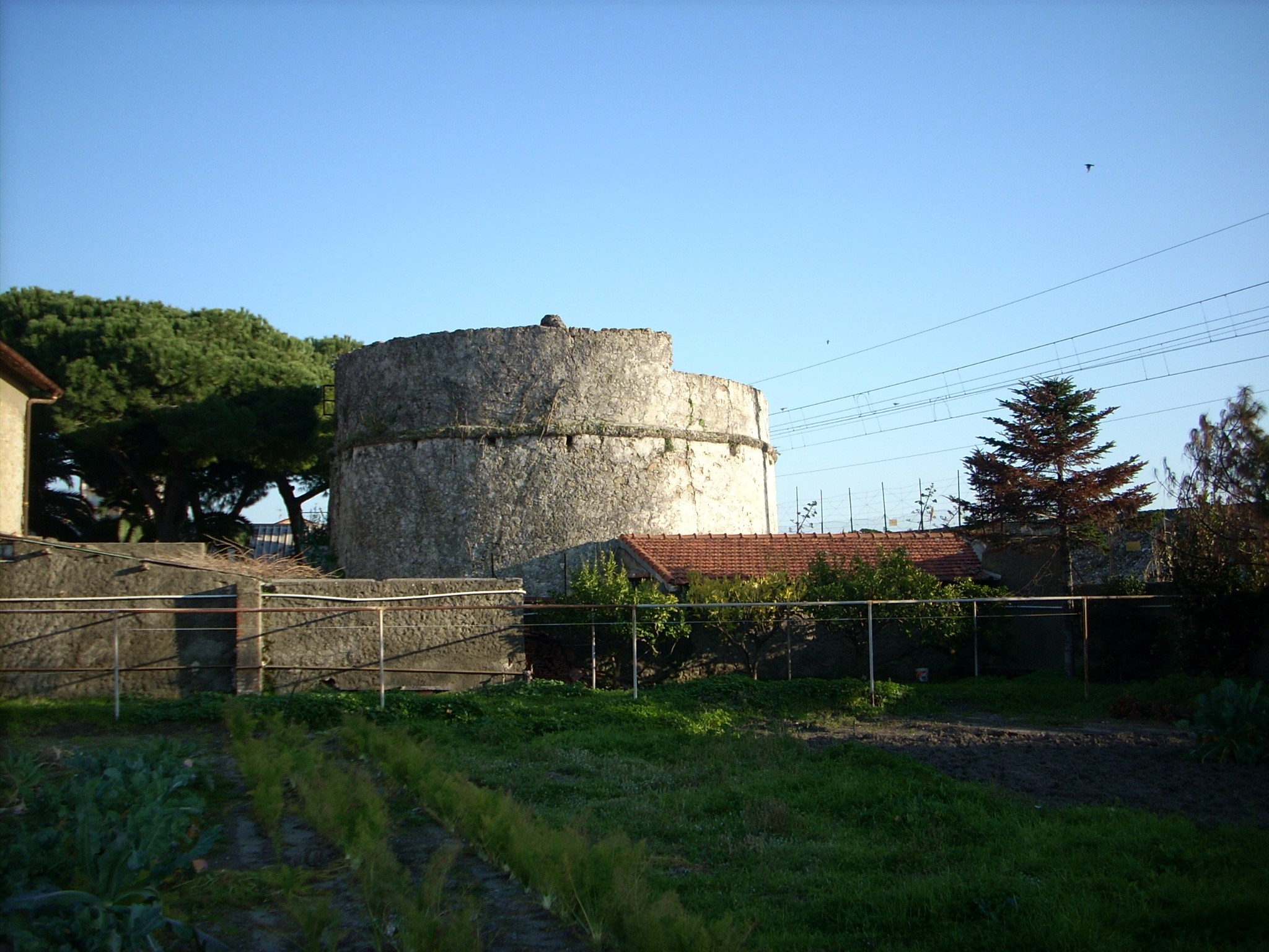 Antico Torrione e terreni circostanti all'interno del Complesso delle Suore della Carità (torrione) - Vallecrosia (IM) 