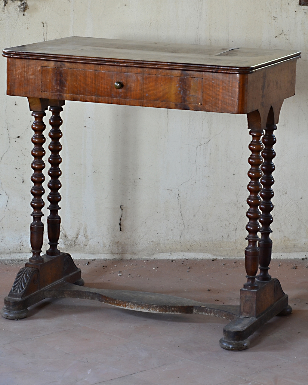 soggetto assente (tavolino, opera isolata) - bottega umbra (inizio sec. XX)