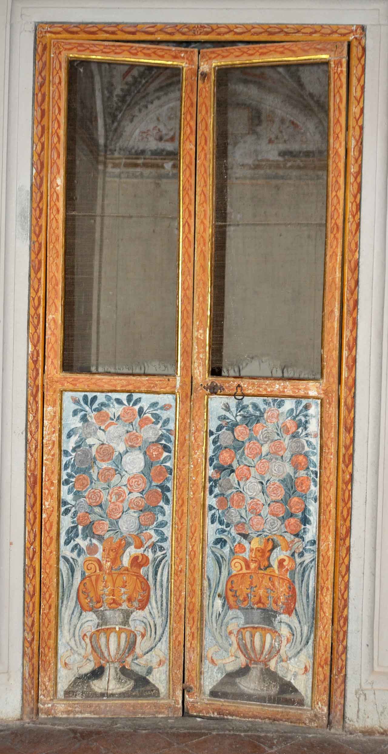 motivo decorativo floreale, elementi decorativi antropomorfi (anta, insieme) - bottega Italia centrale (sec. XVII)