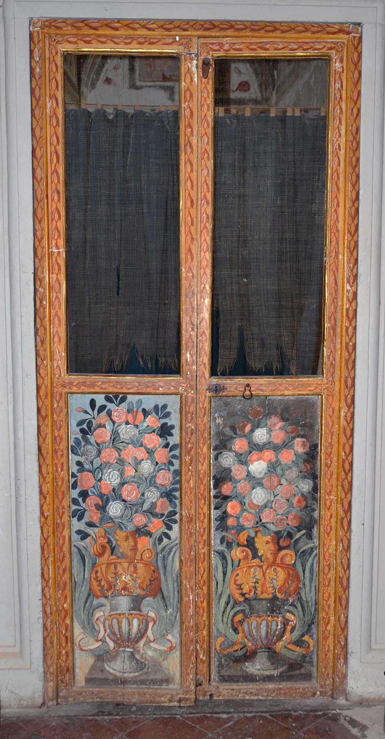 motivo decorativo floreale, elementi decorativi antropomorfi (anta, insieme) - bottega Italia centrale (sec. XVII)