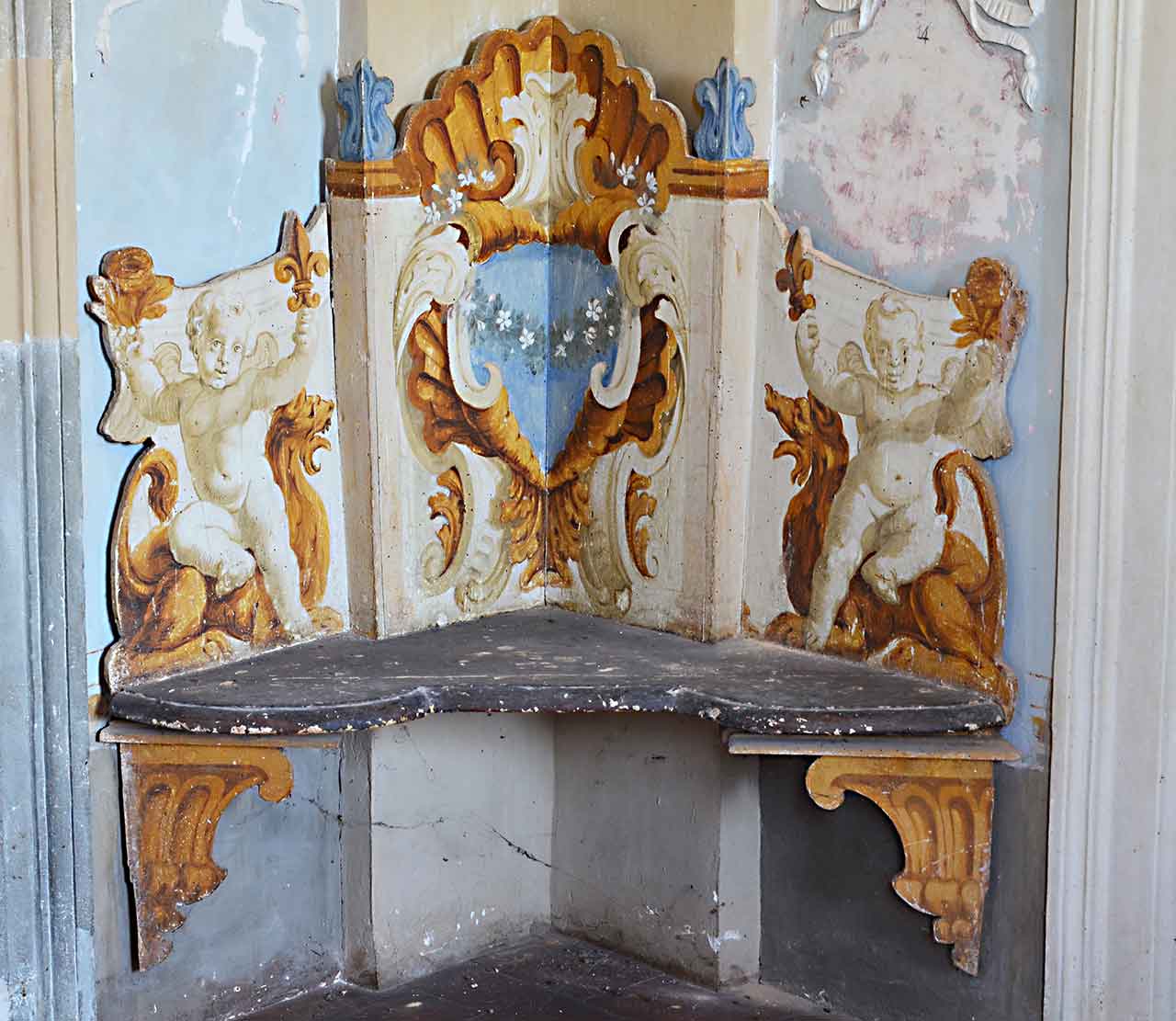 motivi decorativi vegetali con putti alati (panca, insieme) - bottega Italia centrale (metà/ metà secc. XVII/ XVIII)