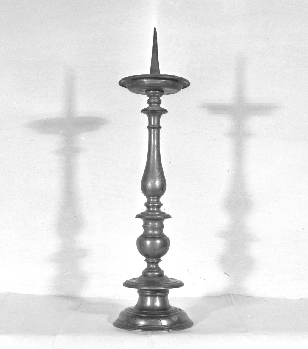 candeliere d'altare, serie - bottega toscana (secc. XVII/ XVIII)