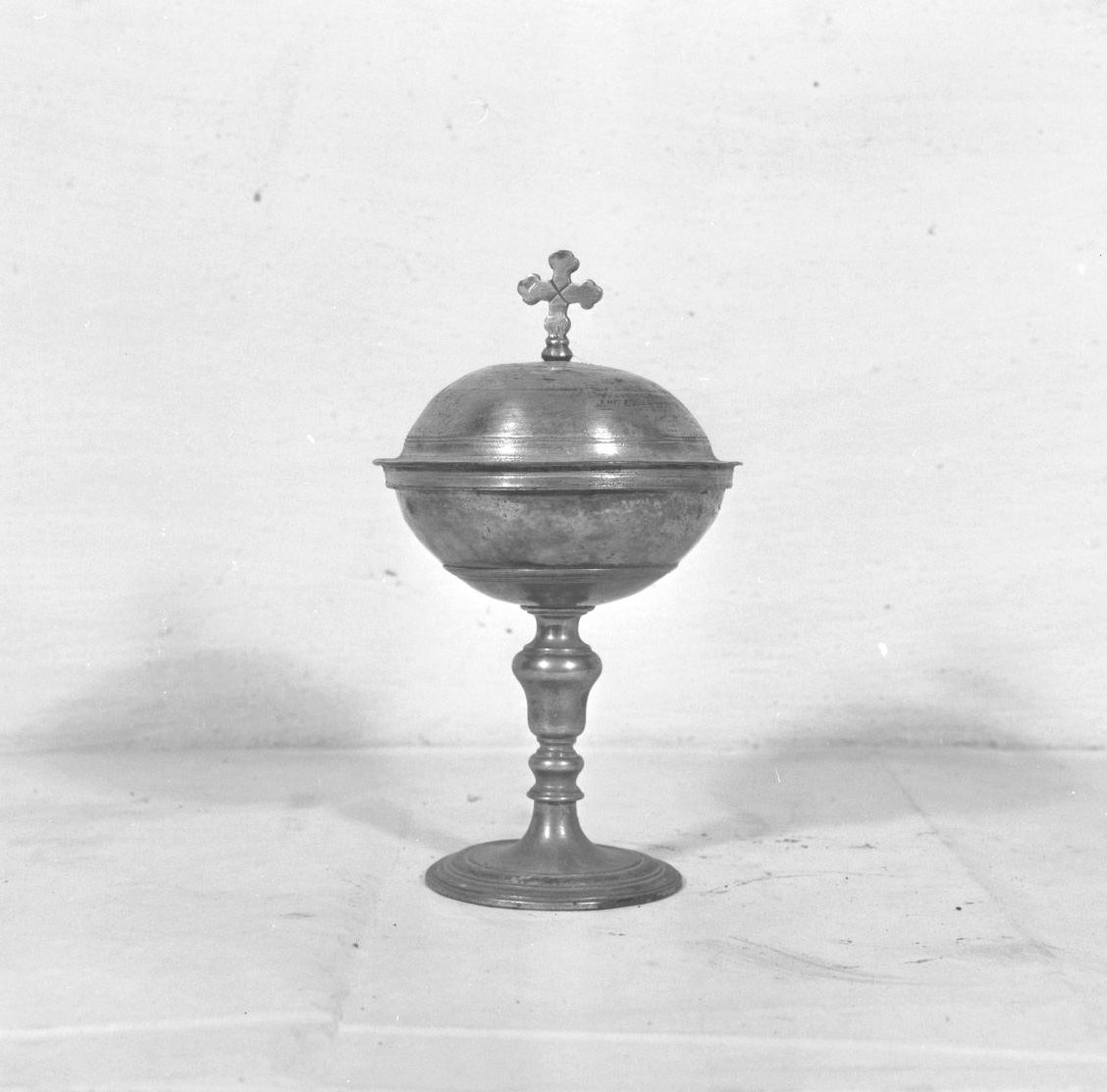 pisside - bottega toscana (prima metà sec. XVIII)