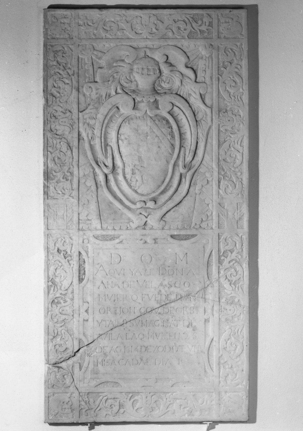 arme gentilizia di donna Anna Velasco (lastra tombale) - bottega toscana (sec. XVII)