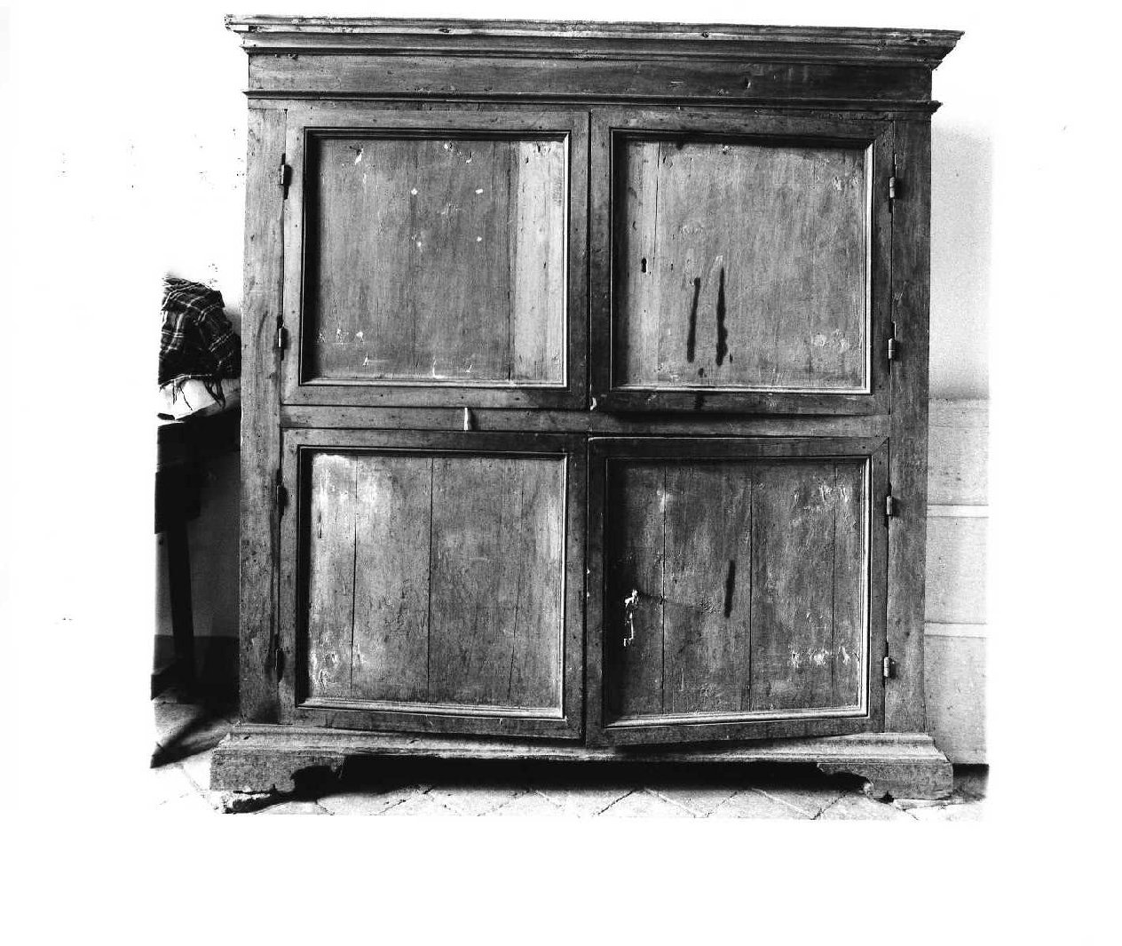 soggetto assente (armadio, opera isolata) - manifattura umbra (metà/ metà sec. XVII/ XVIII)