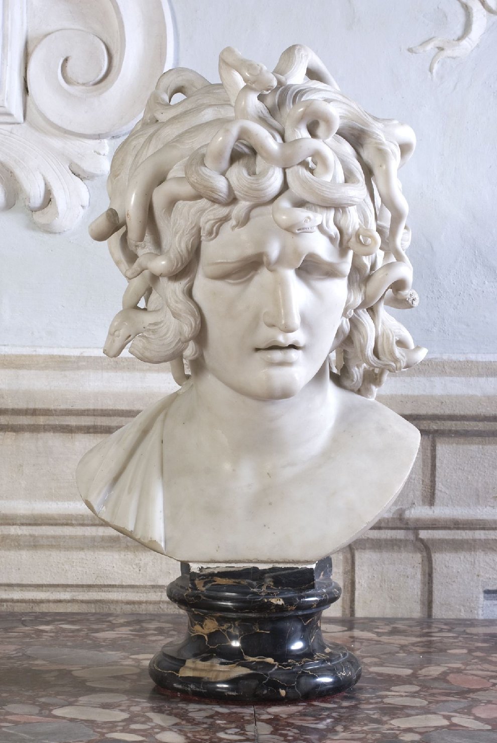 Medusa (scultura, opera isolata) - bottega Italia centrale (sec. XIX)