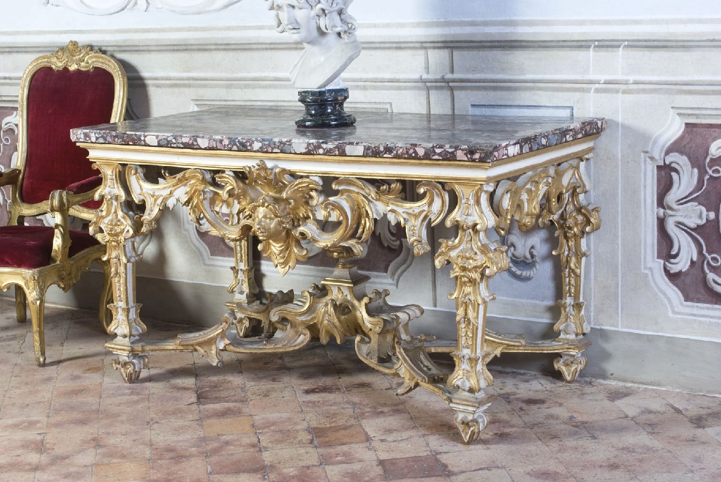 soggetto assente (console, coppia) - bottega romana (primo quarto sec. XVIII)