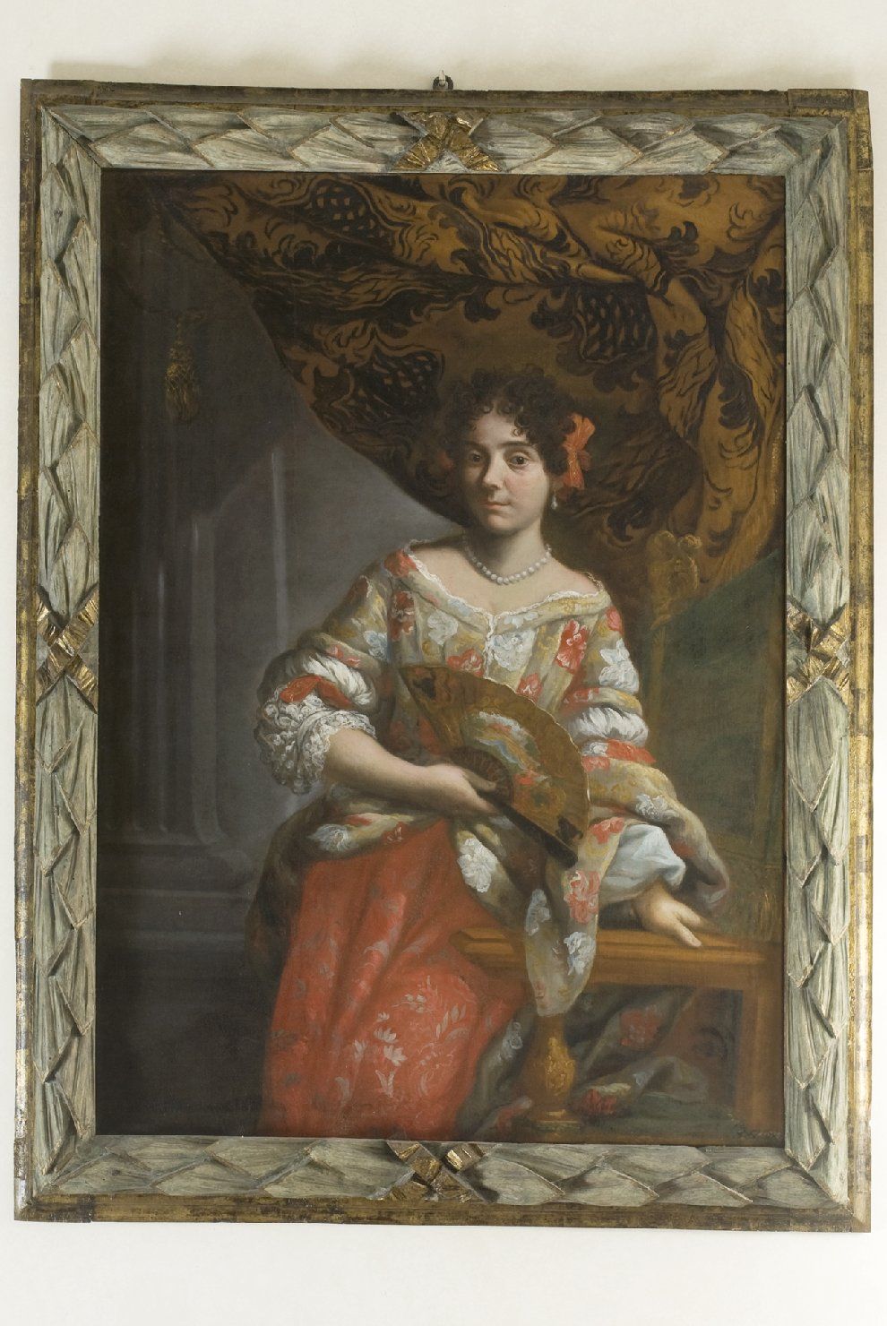 Ritratto della marchesa Anna Maria di Sorbello con ventaglio (dipinto, elemento d'insieme) di Borghesi Giovanni Ventura (bottega), Maestro Marcello di Città di Castello, Maestro Salvadore di Sansepolcro, Maestro Tanaccioli (sec. XVIII)