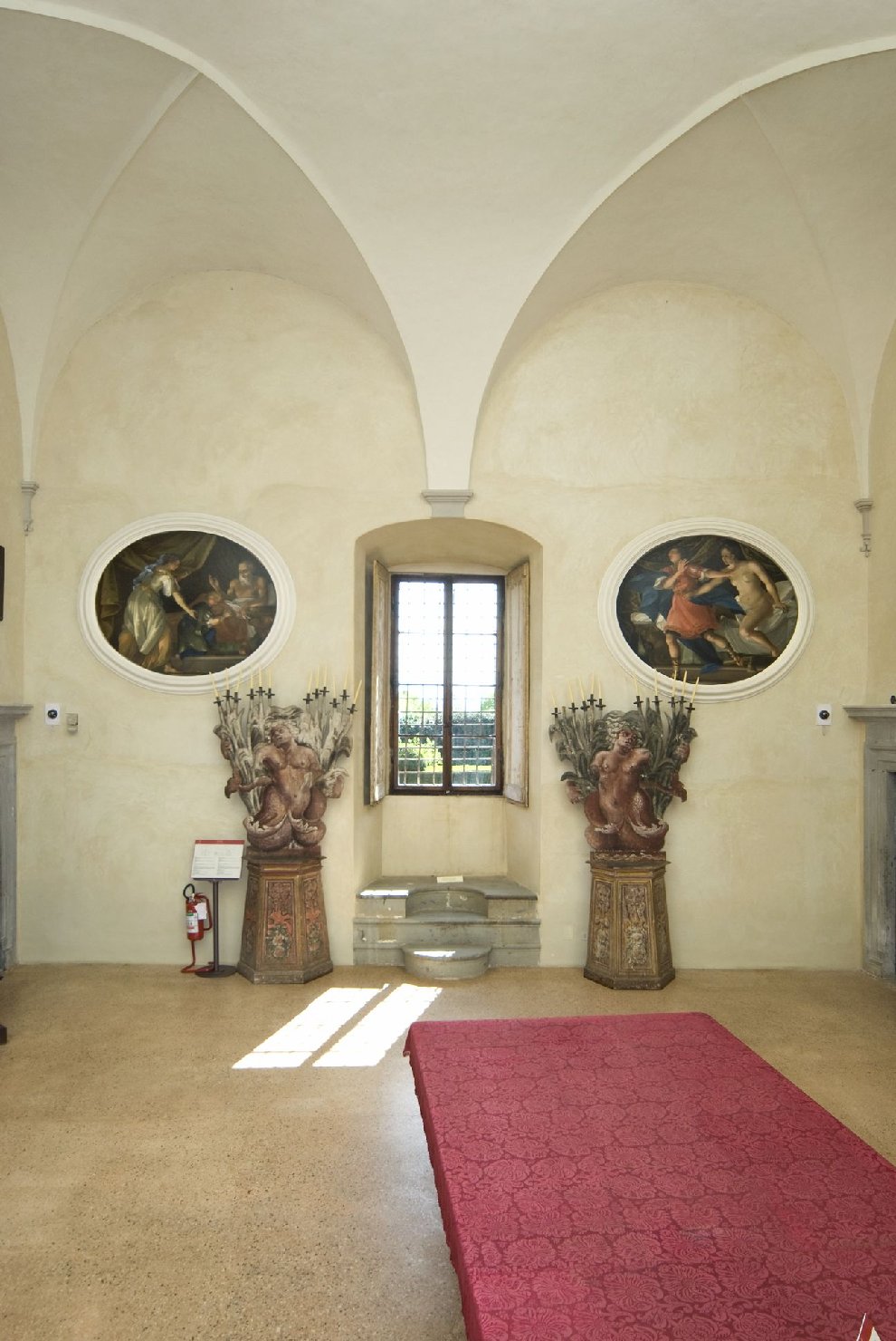 Tritone, motivi decorativi a grottesche, motivi vegetali (torciera, elemento d'insieme) - bottega Italia centrale (seconda metà sec. XVII)