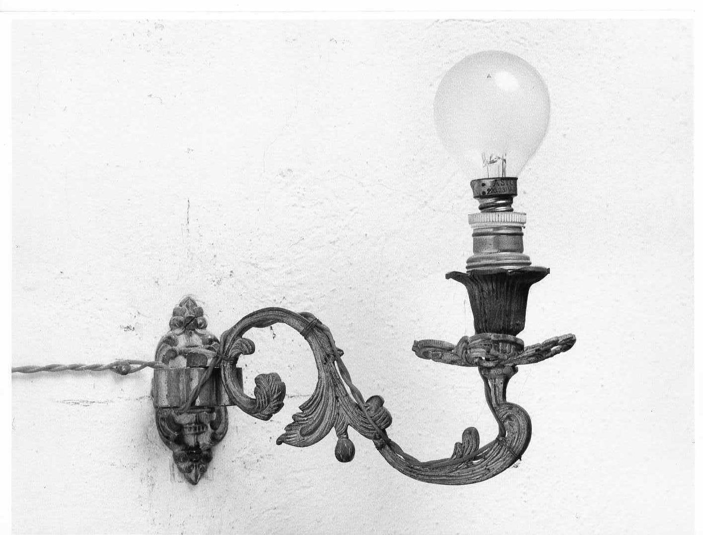 soggetto assente (lampada - a muro) - bottega Italia centrale (fine sec. XIX)