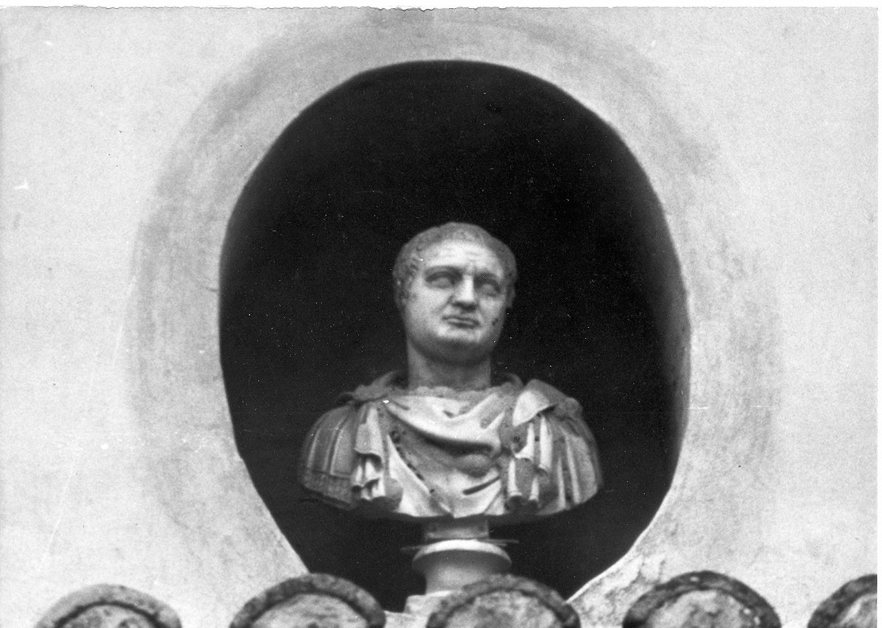 ritratto di personaggio della storia classica (busto, elemento d'insieme) - bottega Italia centrale (sec. II)
