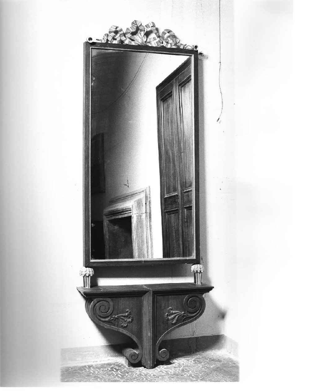 specchiera, opera isolata - bottega Italia centrale (fine/ inizio secc. XIX/ XX)