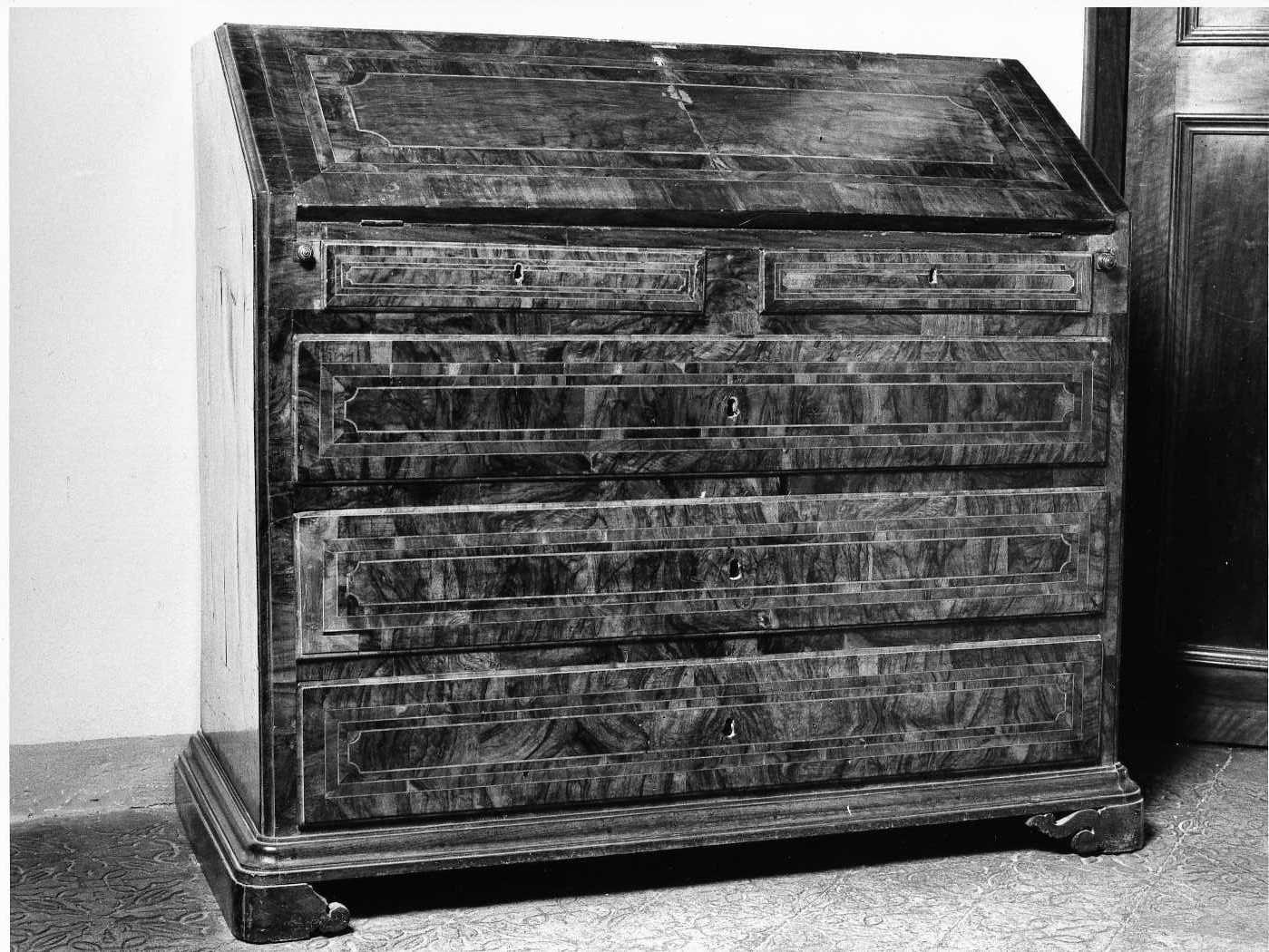 soggetto assente (cassettone - a ribalta, opera isolata) - bottega Italia centrale (sec. XIX)