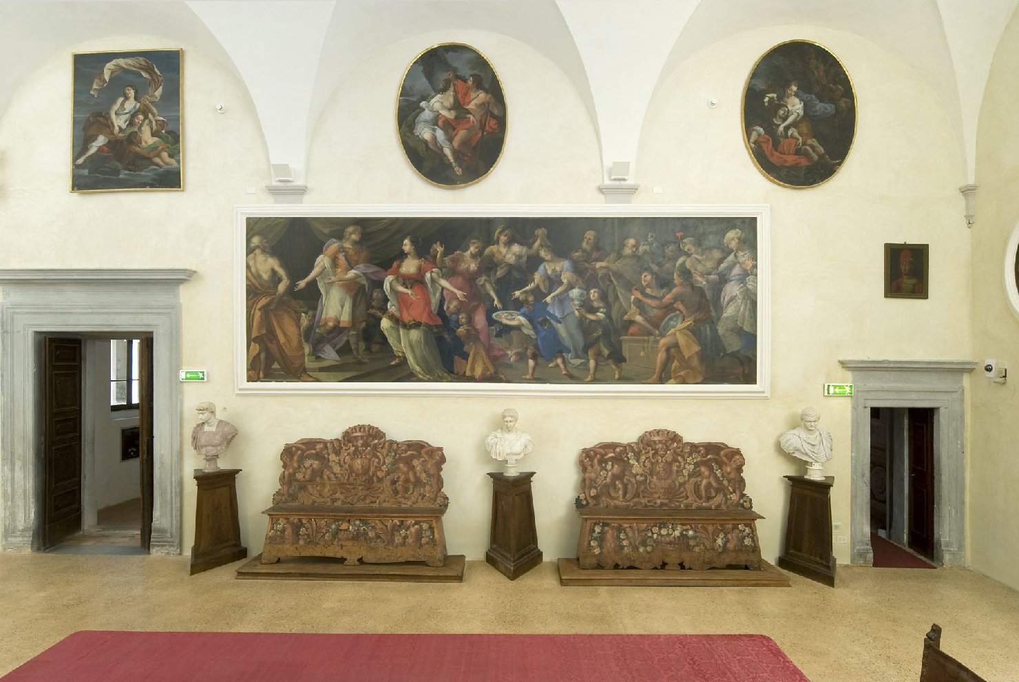 cassapanca sagomata e dipinta con putti, fiori e stemma Bufalini (cassapanca, elemento d'insieme) - bottega Italia centrale (seconda metà sec. XVII)