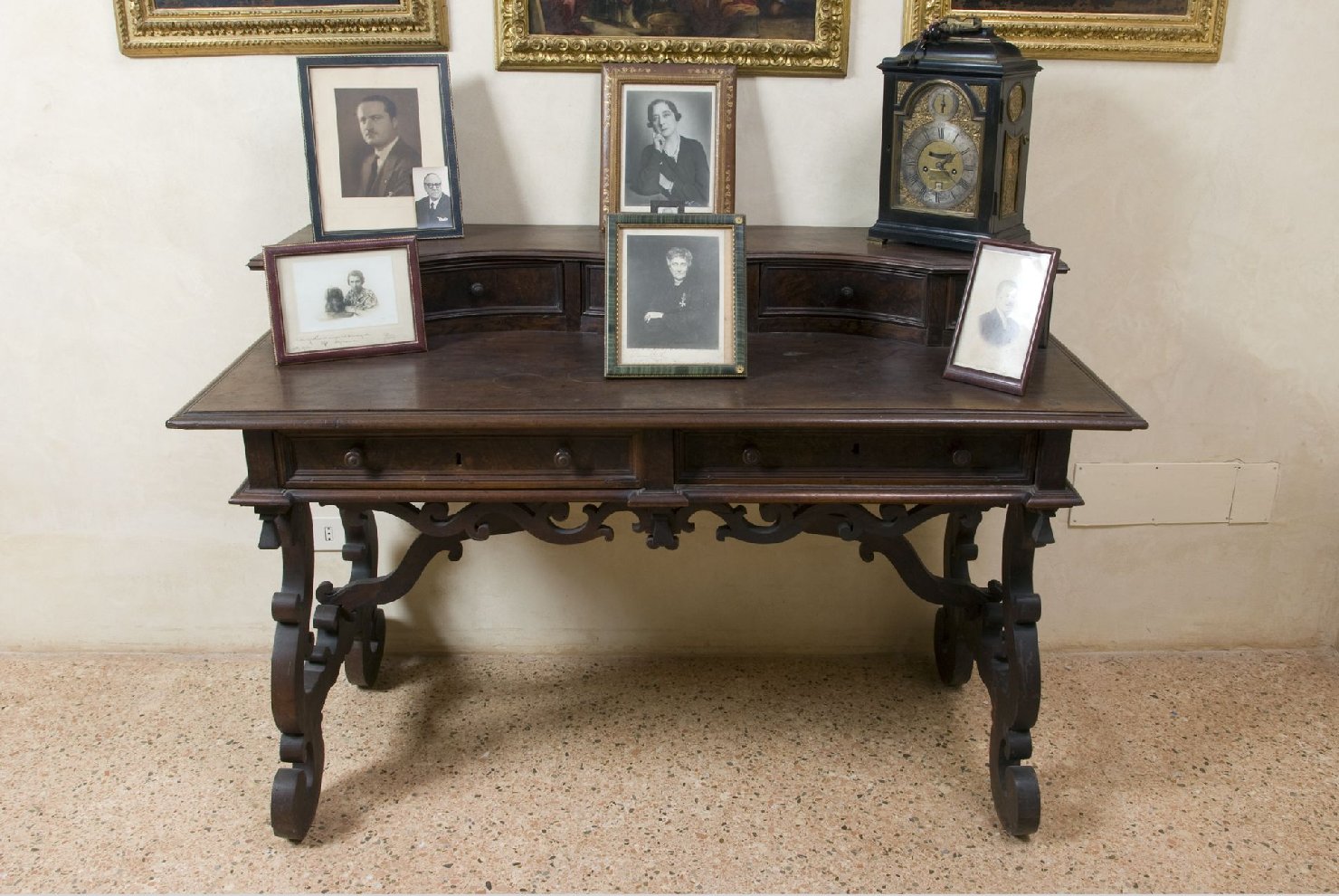 soggetto assente (scrivania, opera isolata) - bottega Italia centrale (inizio, fine/ inizio XVII, XVIII, XVII/ XVIII)