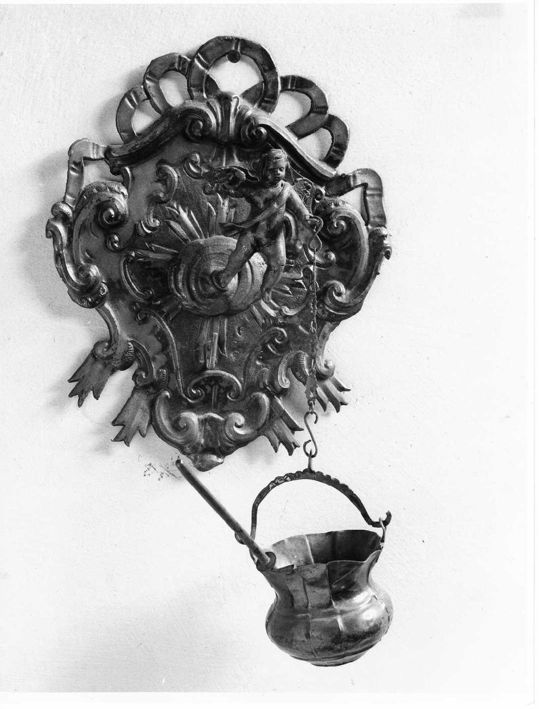 soggetto assente (acquasantiera pensile, opera isolata) - bottega Italia centrale (seconda metà sec. XIX)