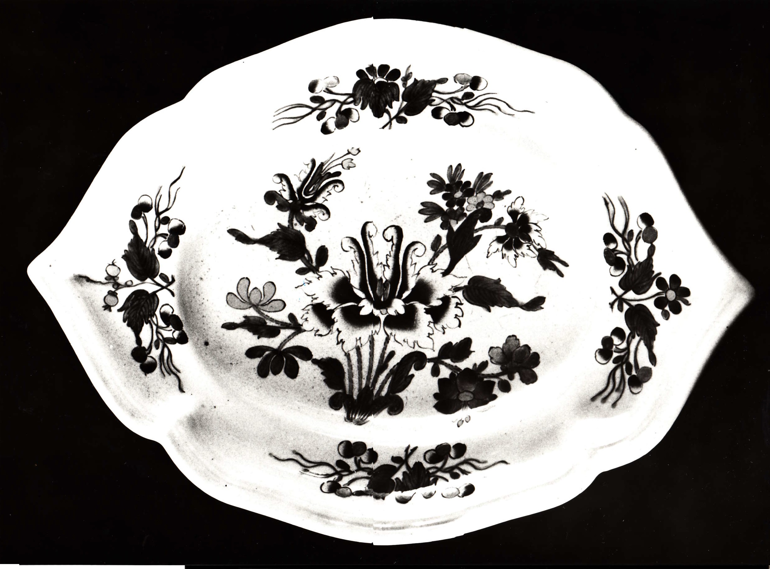 soggetto assente (piatto, elemento d'insieme) - bottega Italia centrale (fine sec. XVIII)