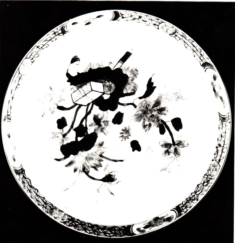 soggetto assente (piatto, elemento d'insieme) - bottega Italia centrale (fine/ inizio secc. XVIII/ XIX)