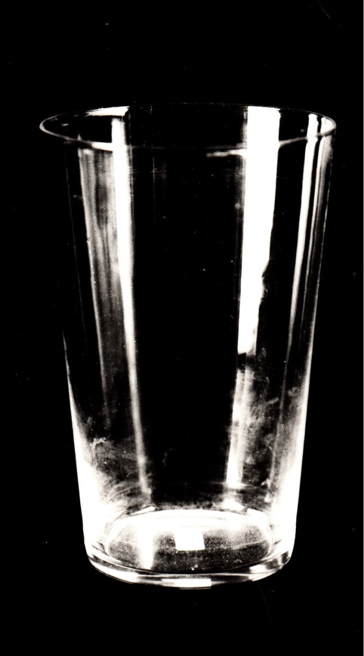 soggetto assente (bicchiere, elemento d'insieme) - bottega Italia centrale (sec. XX)