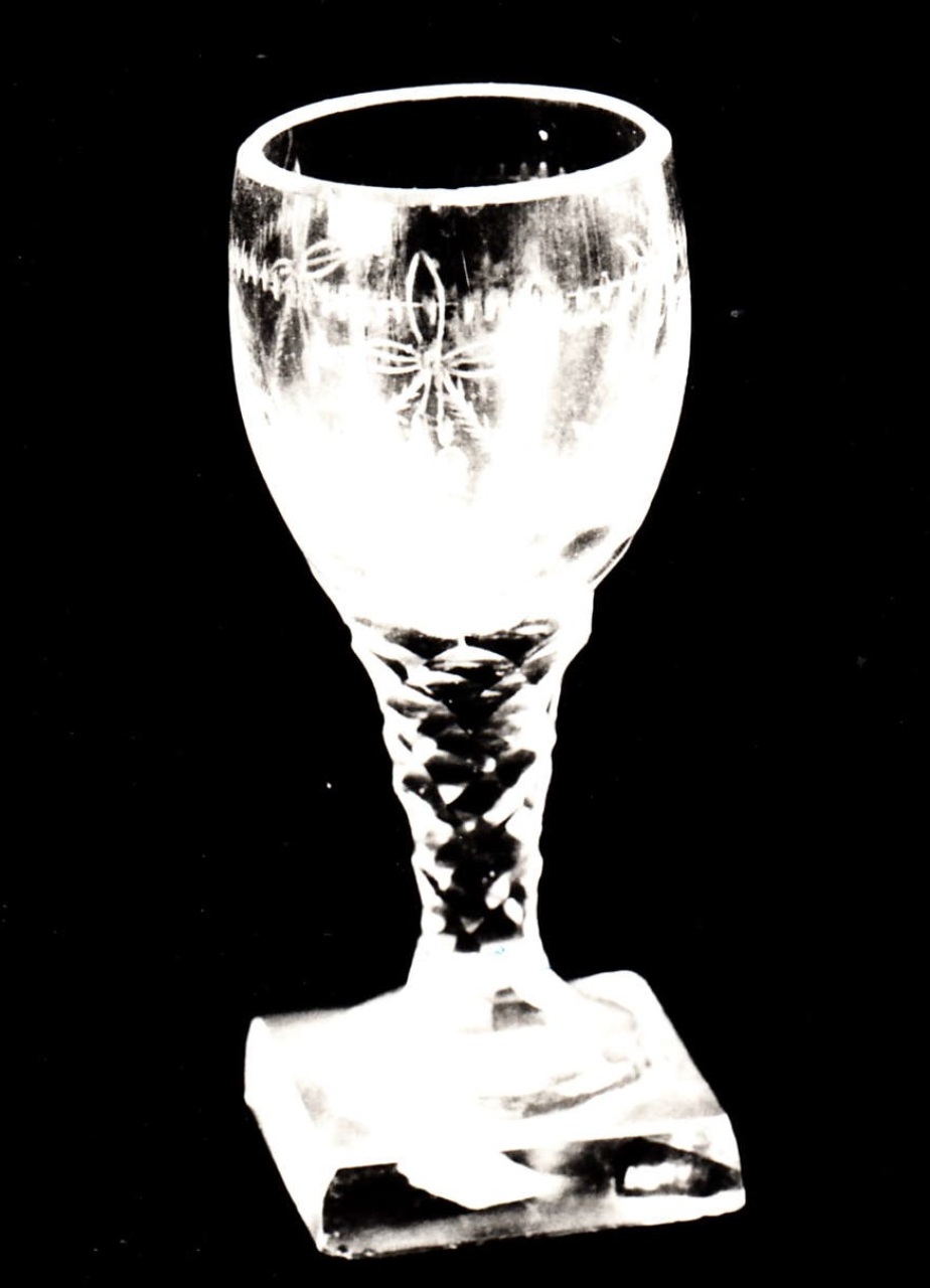 soggetto assente (bicchiere, elemento d'insieme) - bottega Italia centrale (prima metà sec. XX)