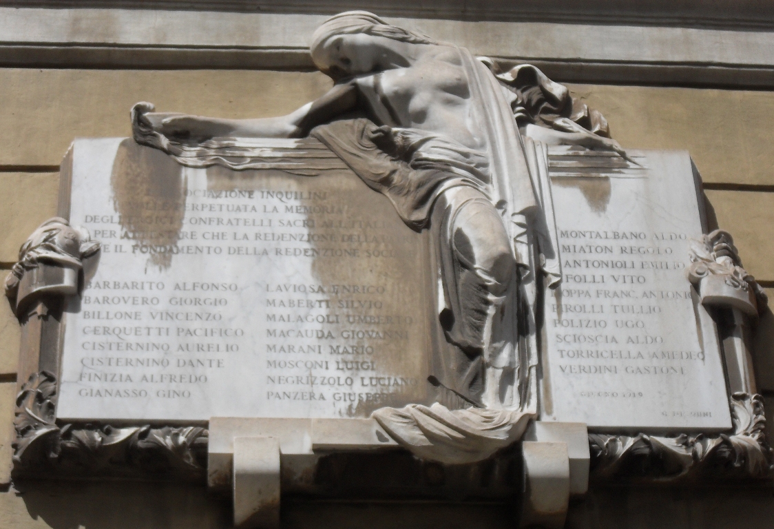 figura allegorica femminile (monumento ai caduti - a lapide) di Nicolini Giovanni (sec. XX)
