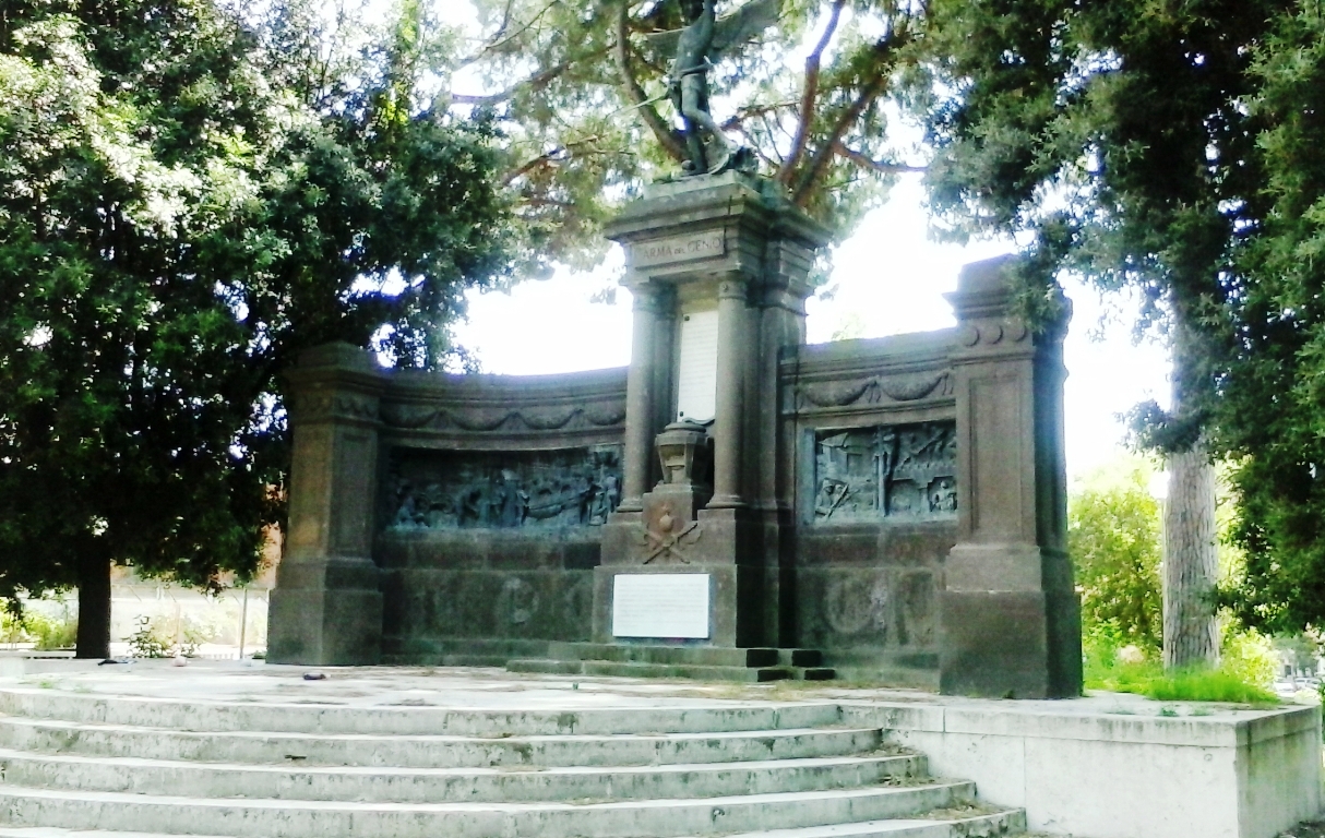 genio alato con elmo (monumento ai caduti - ad emiciclo) di Maccagnani Eugenio (sec. XX)