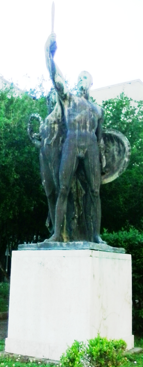 allegoria della Vittoria che premia un soldato (monumento ai caduti) di Cataldi Amleto (sec. XX)