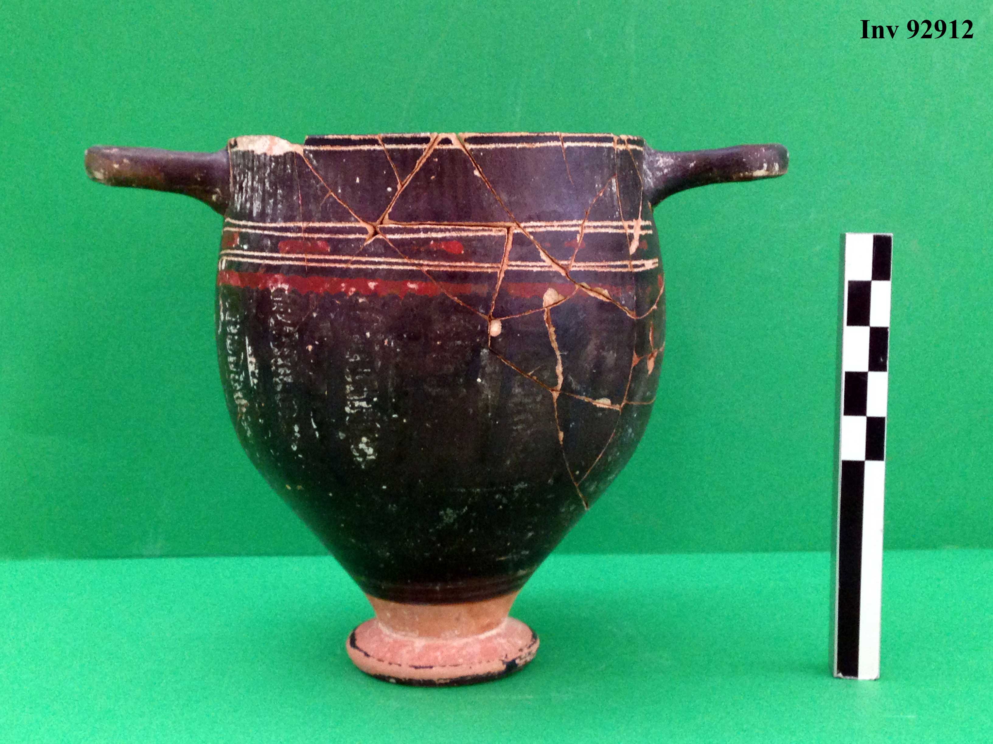 skyphos, in Ceramica di Gnathia (fine IV a.C)
