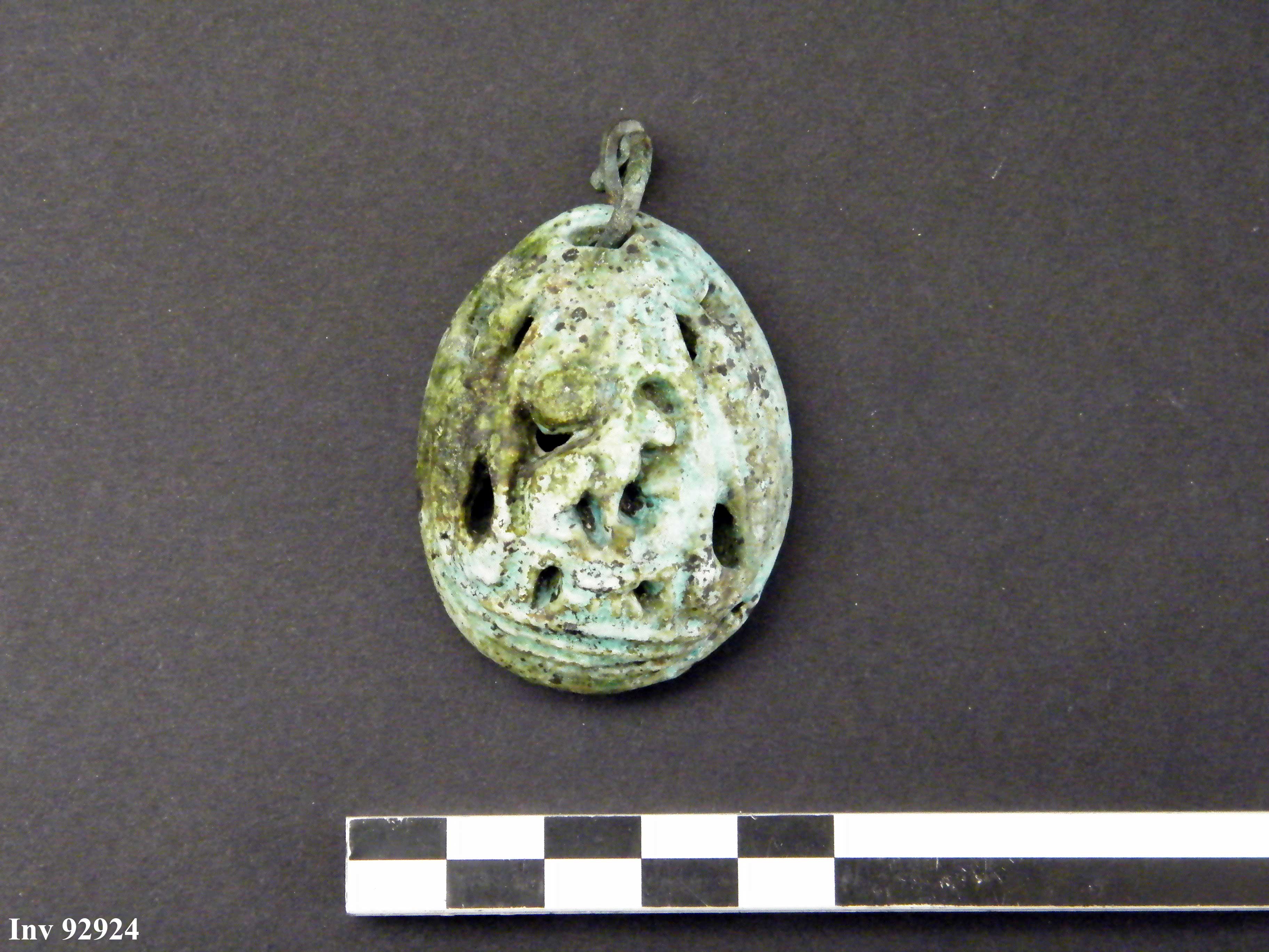 amuleto, a ciprea (VII a.C)