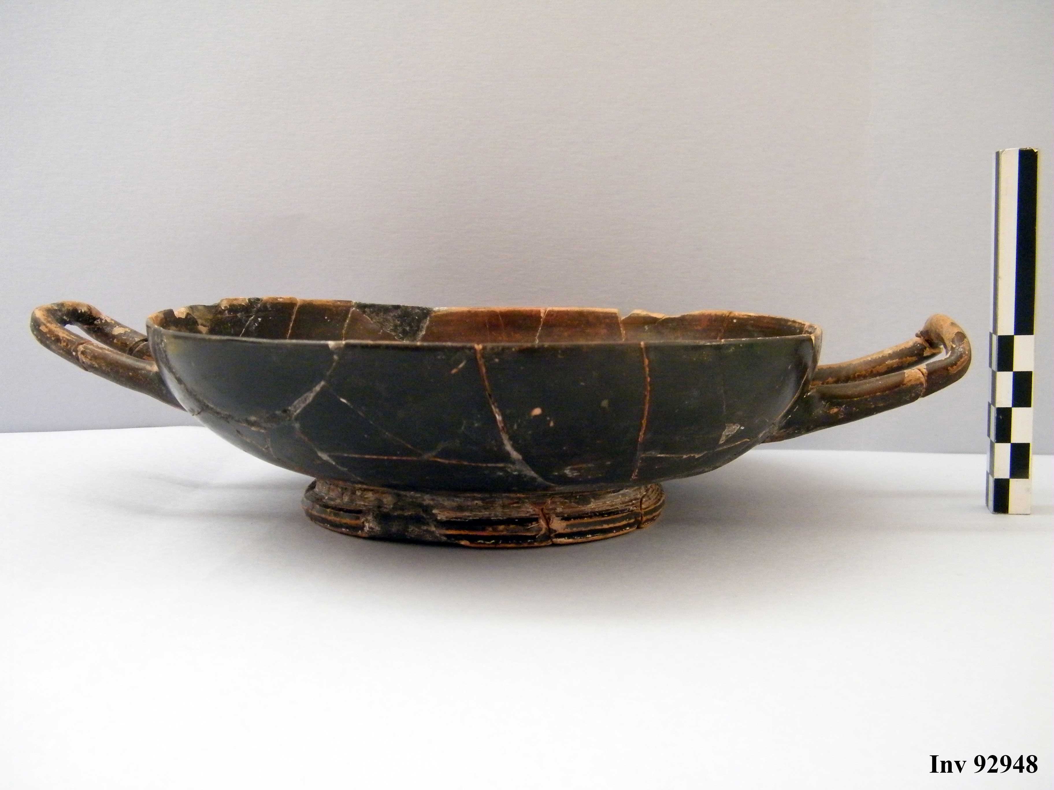 kylix - seconda metà Piceno V (seconda metà V a.C)