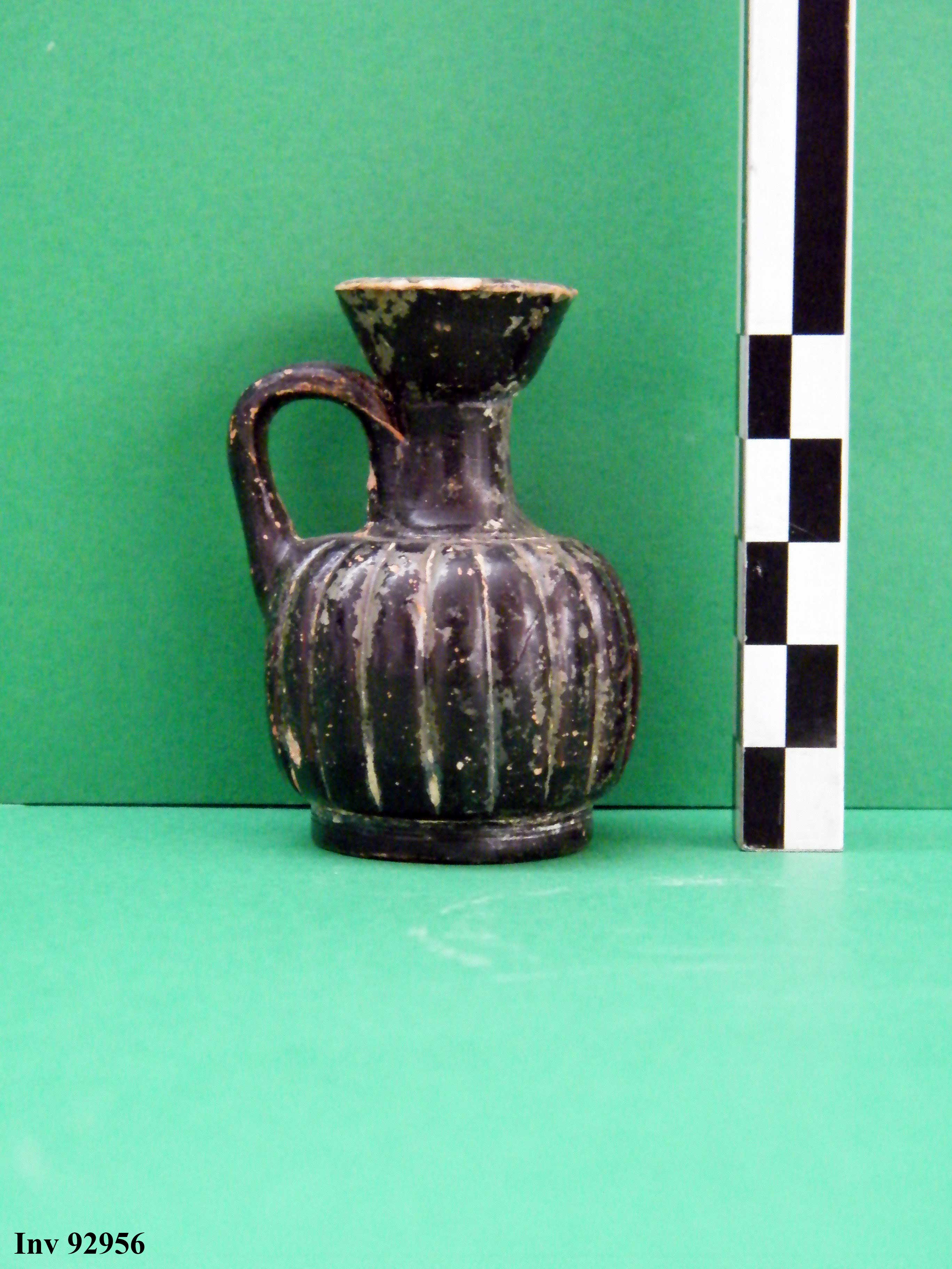 lekythos, tipo squat (fine V a.C)