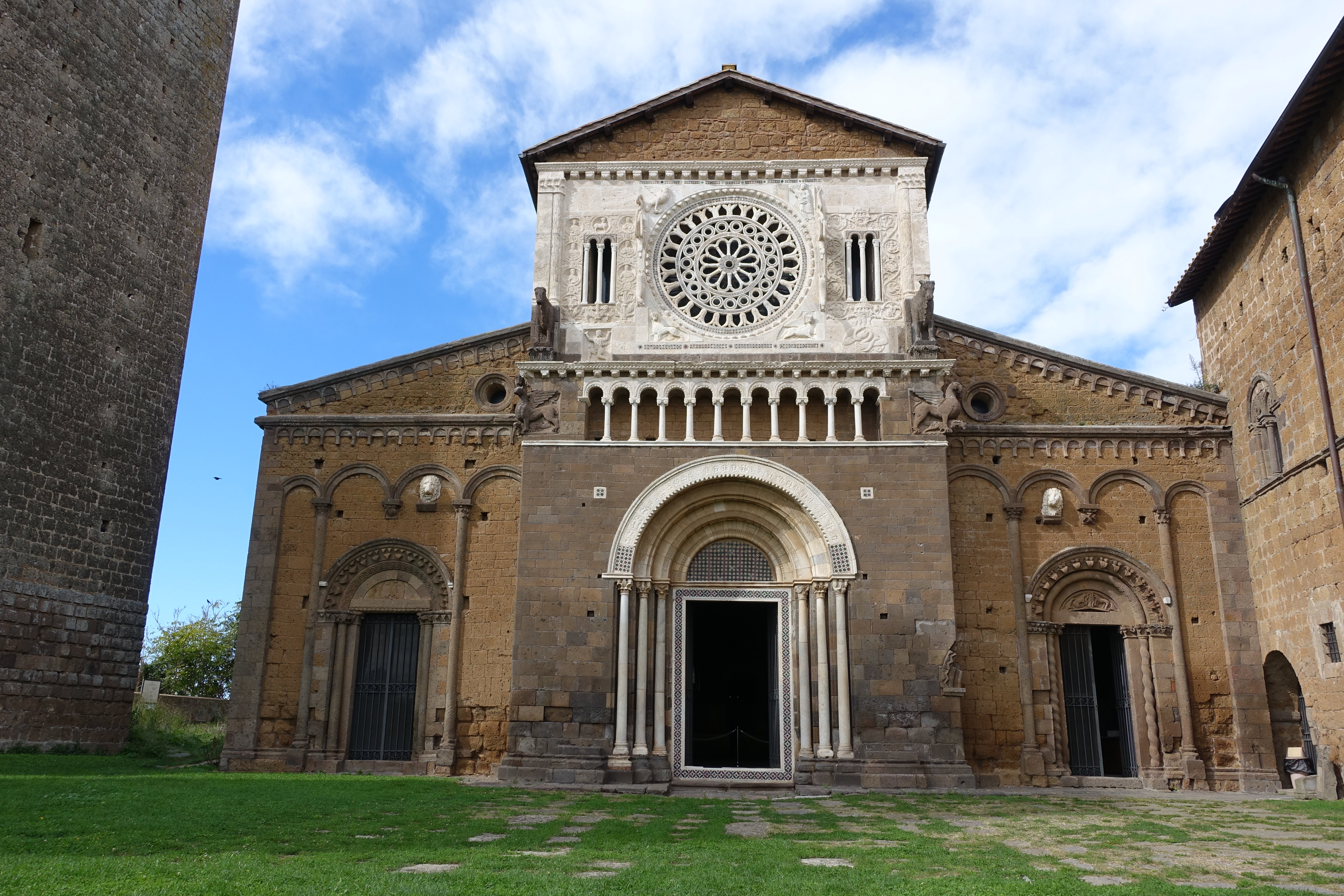 di San Pietro a Tuscania (chiesa, romanica) - Tuscania (VT) 
