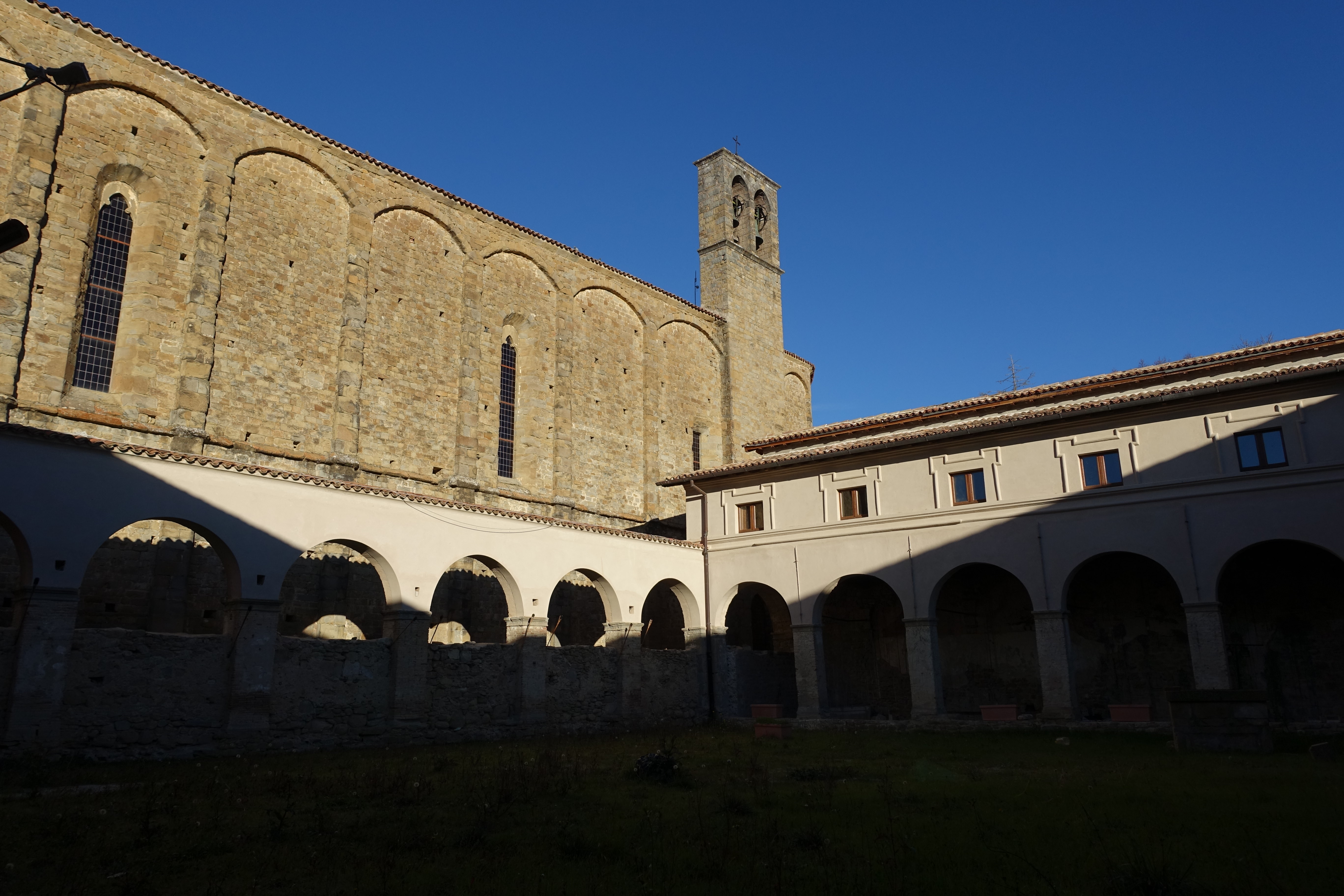Basilica di San Francesco ad Amatrice (chiesa) - Amatrice (RI)  <br>Condizioni d'uso: <a class='link-esterno' href='https://docs.italia.it/italia/icdp/icdp-pnd-circolazione-riuso-docs/it/v1.0-giugno-2022/testo-etichetta-BCS.html' target='_bcs'>Beni Culturali Standard (BCS)</a>