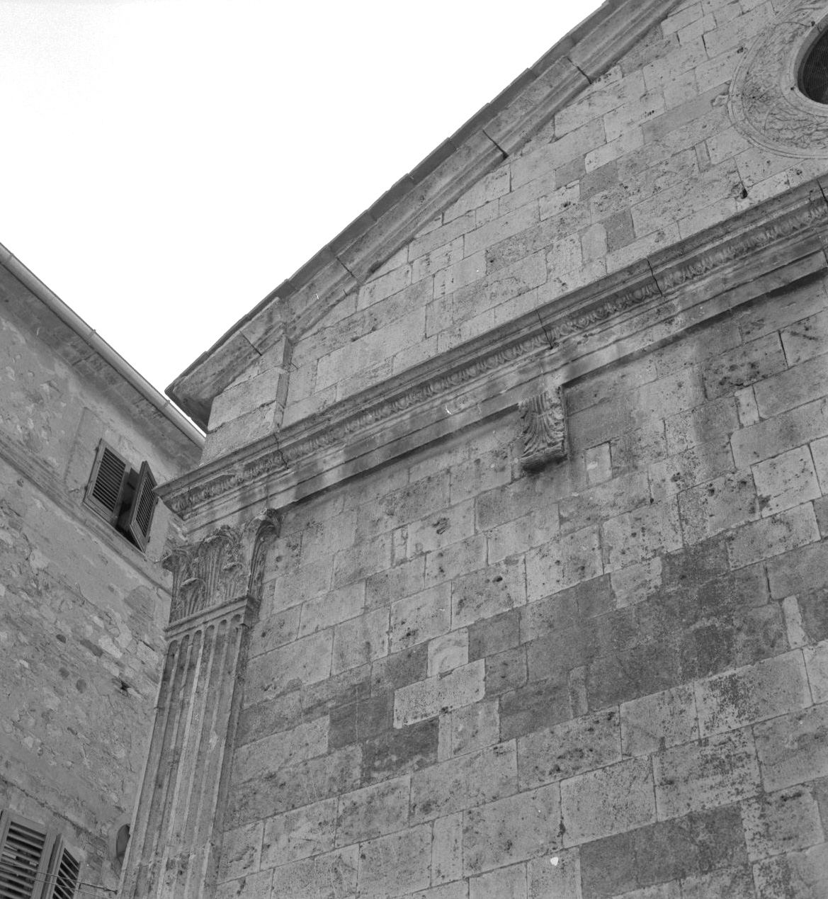 decorazione plastico-architettonica, elemento d'insieme - ambito toscano (sec. XV)