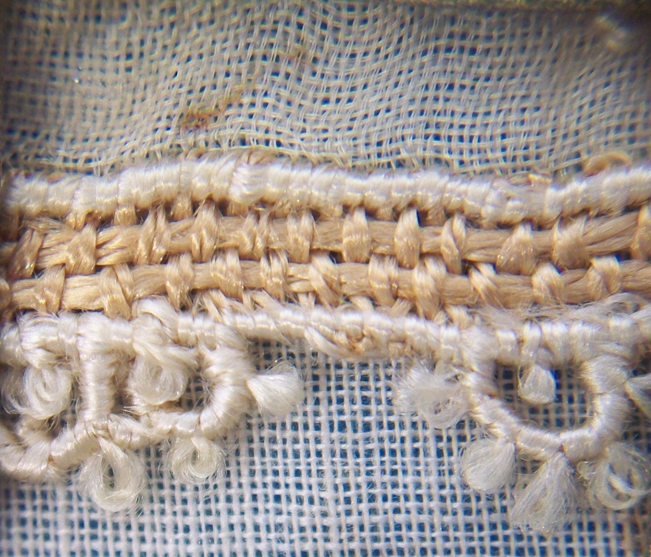 decorazione a ricamo, frammento - ambito europeo (fine/ inizio secc. XIX/ XX)