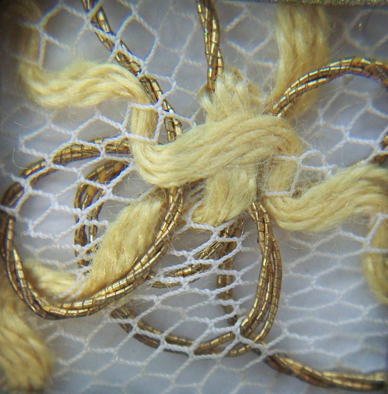 decorazione a ricamo, frammento di Genoni Rosa (attribuito) - ambito milanese (inizio sec. XX)