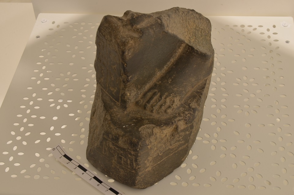 basamento, di statua di steloforo (Nuovo Regno/ Periodo Saitico/Periodo Tardo)